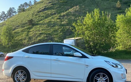 Hyundai Solaris II рестайлинг, 2013 год, 900 000 рублей, 2 фотография