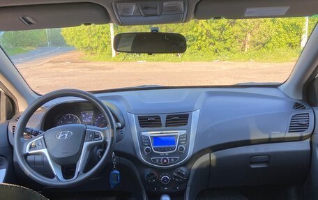 Hyundai Solaris II рестайлинг, 2013 год, 900 000 рублей, 10 фотография