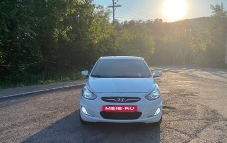 Hyundai Solaris II рестайлинг, 2013 год, 900 000 рублей, 4 фотография