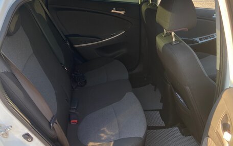 Hyundai Solaris II рестайлинг, 2013 год, 900 000 рублей, 17 фотография