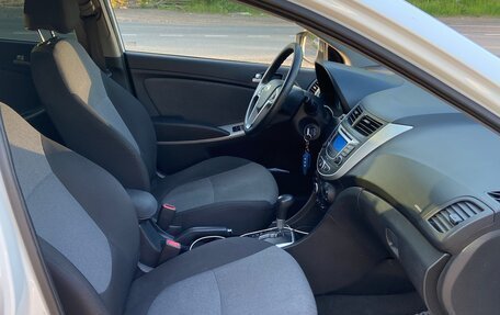 Hyundai Solaris II рестайлинг, 2013 год, 900 000 рублей, 16 фотография