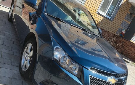 Chevrolet Cruze II, 2010 год, 585 000 рублей, 3 фотография