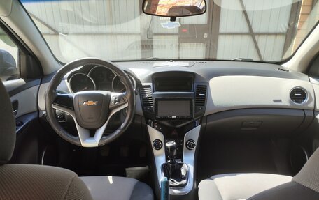 Chevrolet Cruze II, 2010 год, 585 000 рублей, 7 фотография