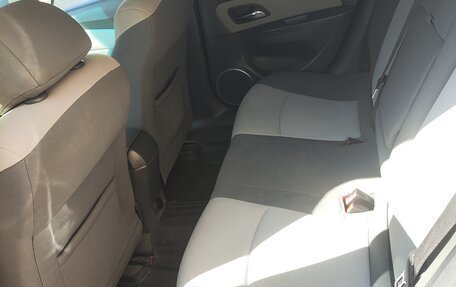 Chevrolet Cruze II, 2010 год, 585 000 рублей, 10 фотография