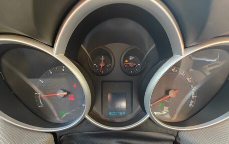 Chevrolet Cruze II, 2010 год, 450 000 рублей, 8 фотография