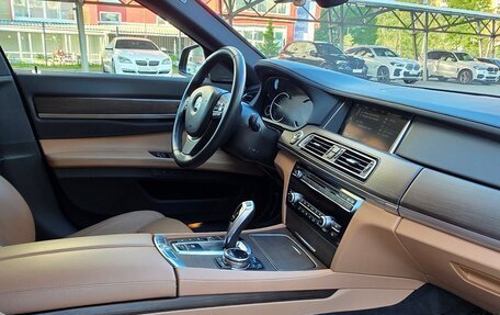 BMW 7 серия, 2013 год, 2 950 000 рублей, 17 фотография