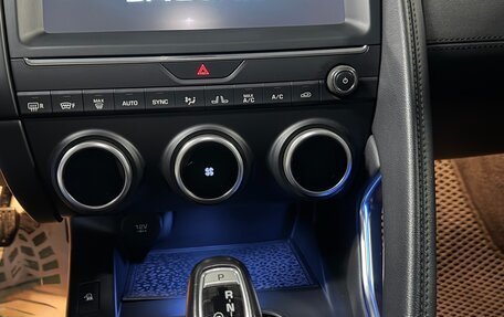 Jaguar E-Pace, 2018 год, 3 100 000 рублей, 11 фотография