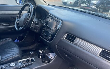 Mitsubishi Outlander III рестайлинг 3, 2013 год, 1 480 000 рублей, 8 фотография
