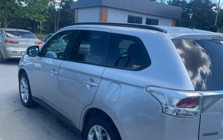 Mitsubishi Outlander III рестайлинг 3, 2013 год, 1 480 000 рублей, 3 фотография