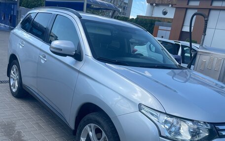 Mitsubishi Outlander III рестайлинг 3, 2013 год, 1 480 000 рублей, 4 фотография