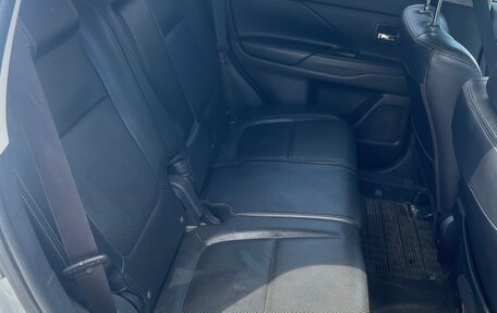 Mitsubishi Outlander III рестайлинг 3, 2013 год, 1 480 000 рублей, 10 фотография