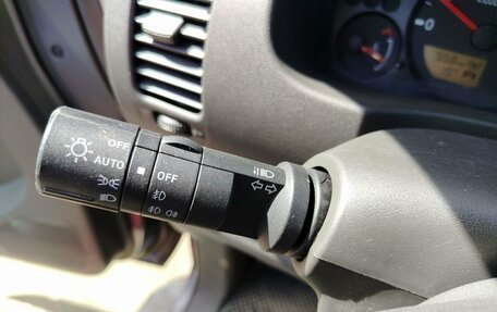 Nissan Navara (Frontier), 2007 год, 1 179 000 рублей, 17 фотография