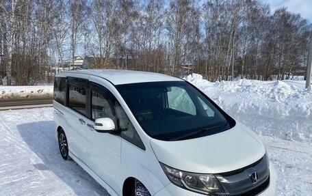 Honda Stepwgn IV, 2016 год, 1 900 000 рублей, 3 фотография