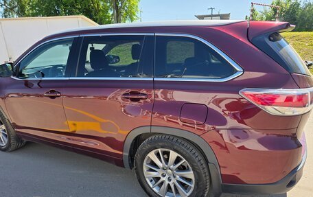 Toyota Highlander III, 2014 год, 3 200 000 рублей, 7 фотография