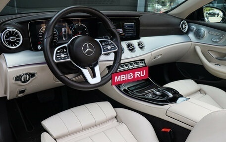 Mercedes-Benz E-Класс, 2019 год, 5 900 000 рублей, 8 фотография