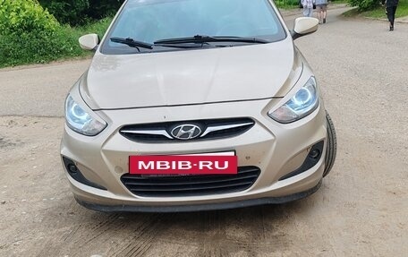 Hyundai Solaris II рестайлинг, 2011 год, 730 000 рублей, 2 фотография