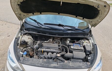 Hyundai Solaris II рестайлинг, 2011 год, 730 000 рублей, 18 фотография