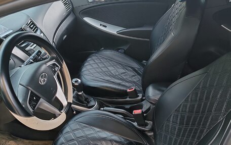 Hyundai Solaris II рестайлинг, 2011 год, 730 000 рублей, 23 фотография