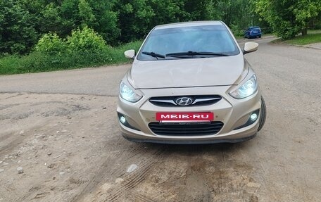 Hyundai Solaris II рестайлинг, 2011 год, 730 000 рублей, 19 фотография