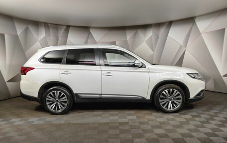 Mitsubishi Outlander III рестайлинг 3, 2021 год, 2 321 000 рублей, 6 фотография