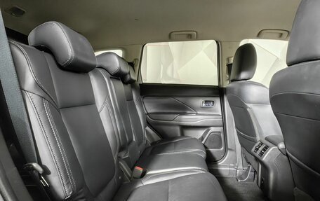 Mitsubishi Outlander III рестайлинг 3, 2021 год, 2 321 000 рублей, 16 фотография