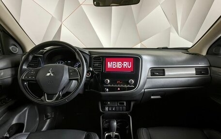 Mitsubishi Outlander III рестайлинг 3, 2021 год, 2 321 000 рублей, 14 фотография