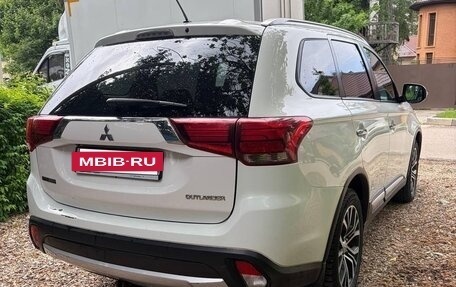 Mitsubishi Outlander III рестайлинг 3, 2015 год, 1 910 000 рублей, 7 фотография