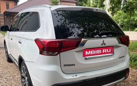Mitsubishi Outlander III рестайлинг 3, 2015 год, 1 910 000 рублей, 6 фотография