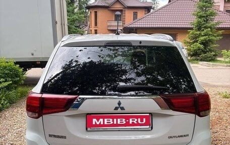 Mitsubishi Outlander III рестайлинг 3, 2015 год, 1 910 000 рублей, 5 фотография