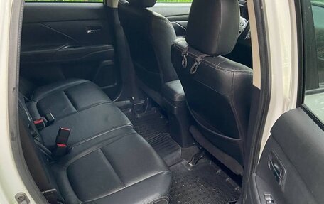 Mitsubishi Outlander III рестайлинг 3, 2015 год, 1 910 000 рублей, 22 фотография
