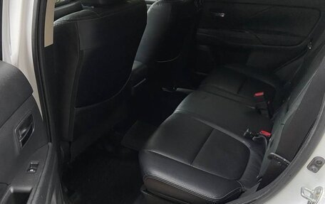 Mitsubishi Outlander III рестайлинг 3, 2015 год, 1 910 000 рублей, 20 фотография