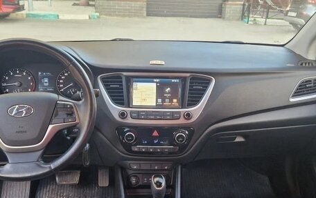 Hyundai Solaris II рестайлинг, 2017 год, 1 300 000 рублей, 5 фотография