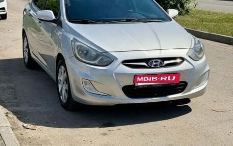 Hyundai Solaris II рестайлинг, 2012 год, 780 000 рублей, 2 фотография