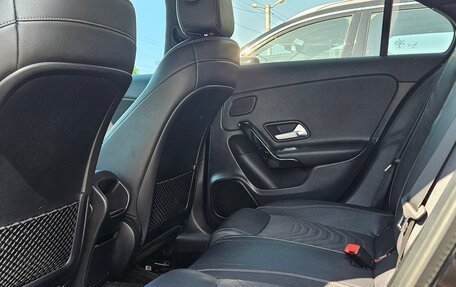 Mercedes-Benz A-Класс, 2018 год, 2 350 000 рублей, 10 фотография
