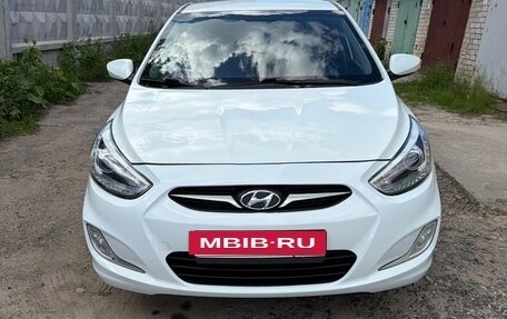 Hyundai Solaris II рестайлинг, 2011 год, 870 000 рублей, 2 фотография