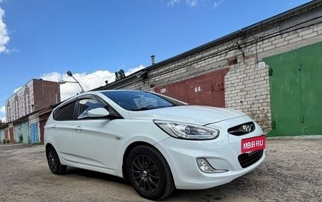Hyundai Solaris II рестайлинг, 2011 год, 870 000 рублей, 4 фотография