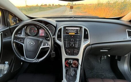 Opel Astra J, 2011 год, 890 000 рублей, 3 фотография