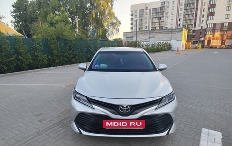 Toyota Camry, 2018 год, 2 400 000 рублей, 2 фотография