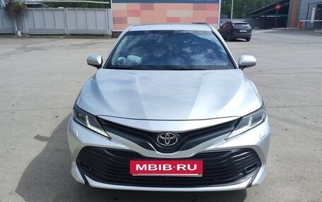 Toyota Camry, 2018 год, 2 400 000 рублей, 10 фотография