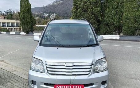 Toyota Noah III, 2002 год, 890 000 рублей, 2 фотография