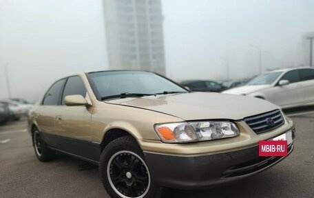 Toyota Camry, 2000 год, 450 000 рублей, 2 фотография