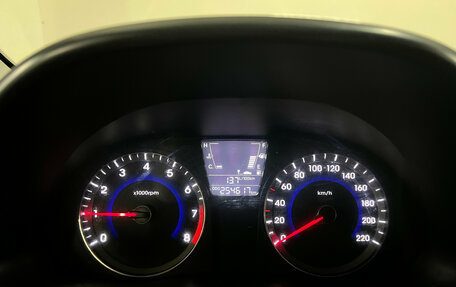 Hyundai Solaris II рестайлинг, 2011 год, 550 000 рублей, 12 фотография