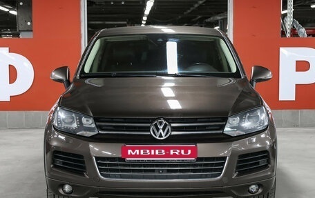 Volkswagen Touareg III, 2011 год, 1 749 000 рублей, 2 фотография