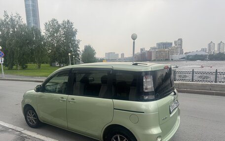 Toyota Sienta I, 2012 год, 890 000 рублей, 4 фотография