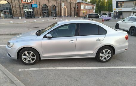 Volkswagen Jetta VI, 2013 год, 1 050 000 рублей, 2 фотография