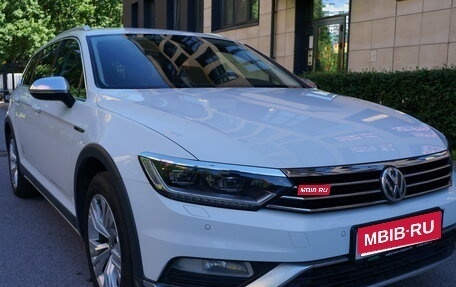 Volkswagen Passat B8 рестайлинг, 2017 год, 3 050 000 рублей, 1 фотография