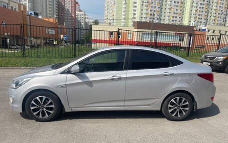 Hyundai Solaris II рестайлинг, 2015 год, 850 000 рублей, 3 фотография