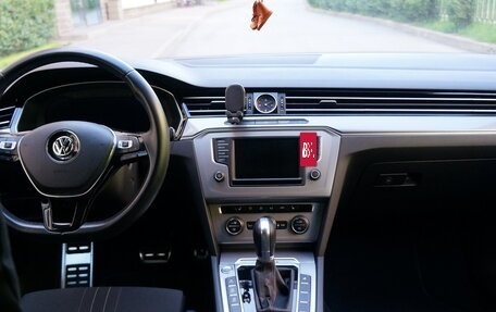 Volkswagen Passat B8 рестайлинг, 2017 год, 3 050 000 рублей, 5 фотография