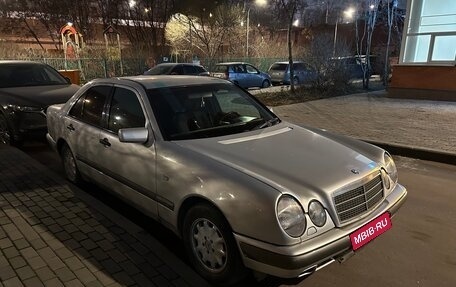 Mercedes-Benz E-Класс, 1999 год, 650 000 рублей, 1 фотография