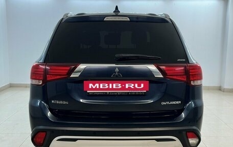 Mitsubishi Outlander III рестайлинг 3, 2019 год, 2 250 000 рублей, 3 фотография